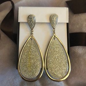 Gorgeous 🤩 sparkly gold earrings 💕